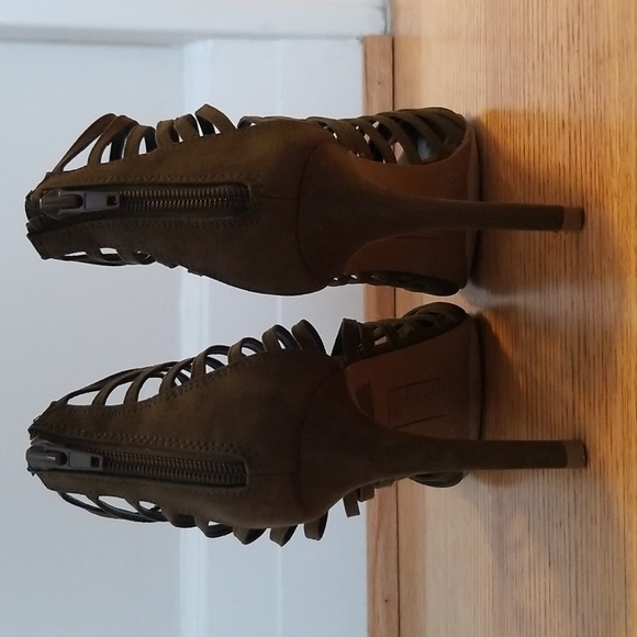 π 2/$25 Olive Green Strappy Heels - Picture 4 of 6